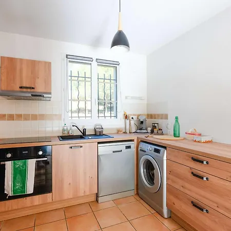 Apartment T3 Avec Balcon, Parking Privatif, Proches Commerces - Fr-1-409-258